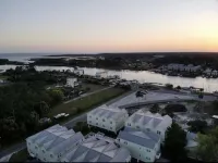 3/3 Condo across from the River! Close to beaches! Hotels in Carrabelle