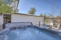 On-Site Trails! Hot Tub Hideaway in Zion Area