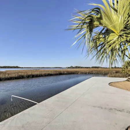 Cozy Waterfront Island House on Live Oak Island!