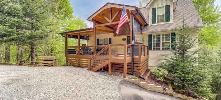 9 Mi to Sugar Mountain! Family Cabin w/ Fire Pit Hoteles en Condado de Avery