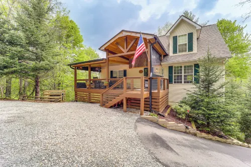 9 Mi to Sugar Mountain! Family Cabin w/ Fire Pit - piscina