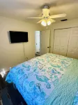 Charming 2-bedroom waterfront townhome with WiFi, AC Hot Tub and dock