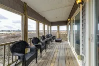 Marshfield Home w/ 4 Decks & Private Beach Access! - Wifi