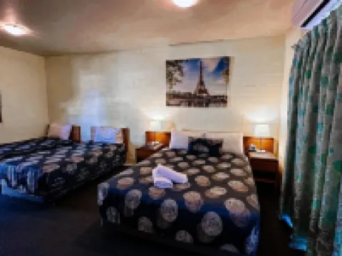Mountain Creek Motel Bar & Restaurant Hotels in Bright