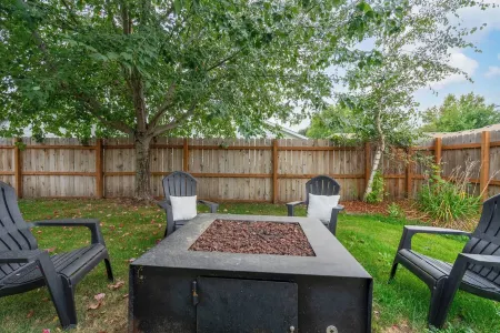 Central Hayden Retreat • Fireplace, Fast WiFi, Fire Pit, Garage Park, DreamCloud Отели в г. Хейден