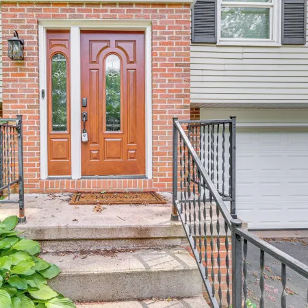 4 Mi to Penn State Suburban Happy Valley Home