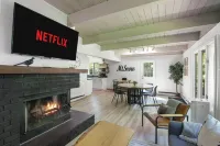 Hot Tub, Game Room, Fire Pit, Dog Friendly, 8 Minutes to Ski Mount Snow