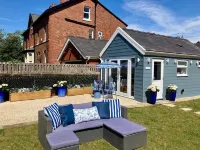 The Wee Blue House LythamTiny house with lovely garden in Lytham St Annes