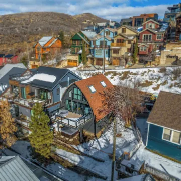 Mainstreet Masterpiece Stunning Views!