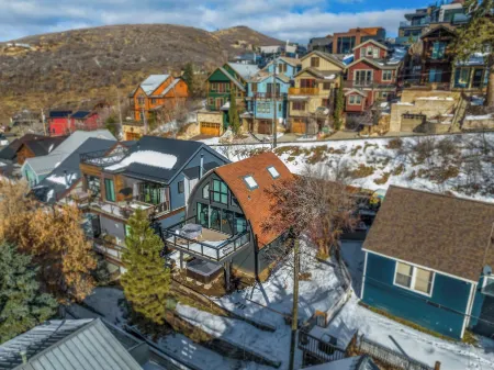 Mainstreet Masterpiece Stunning Views!