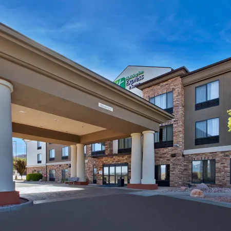 Holiday Inn Express & Suites RICHFIELD by IHG