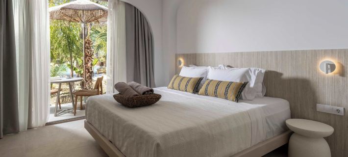 NUSA suites & villas Hotels in Pallini