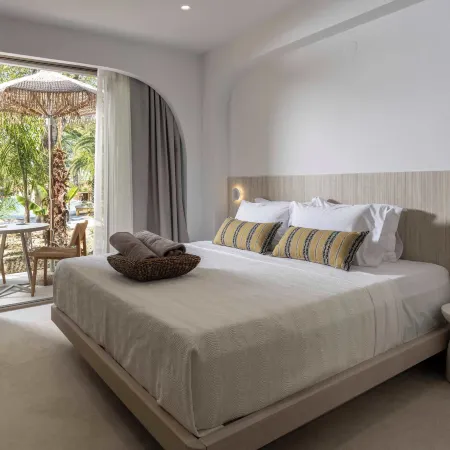 NUSA suites & villas