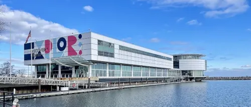 2bed 1.5bath House, Lower Eastside, King Bed, Fire Pit, Free Parking, Sleeps 6