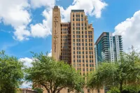 Cambria Hotel Houston Downtown Convention Center - Parking