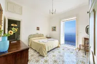 Beautiful Villa with magnificent terrace overlooking the sea