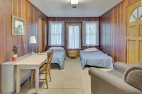 Pet-Friendly Youngstown Cottage w/ Yard - Hot Tub