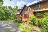 Decks & Mountain Views: Waynesville Getaway! - parking