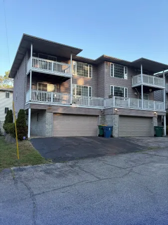 Cozy 3-bedroom 3 bathroom condo with AC, WiFi in charming Miller Beach