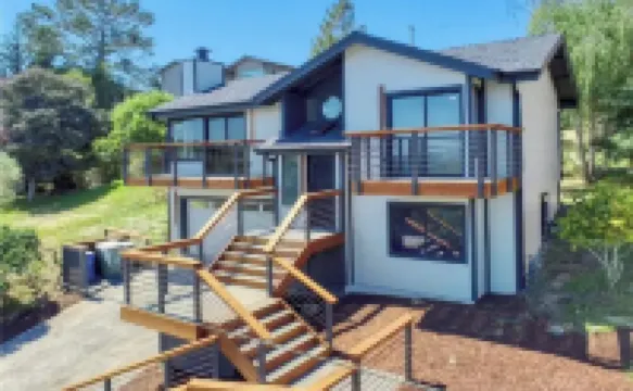 Fully Renovated with Views of the Mountains and Spa!