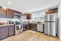 Charming 2BR Walkable to Swamp Rabbit Trail Hotels in Parker