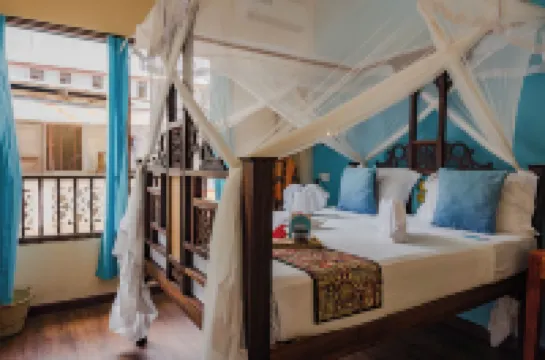 Emerald Palm Hotels near House of Wonders