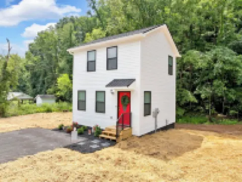 Experience the Magic of Christmas Year-Round at The Mistletoe Manor โรงแรมในบริสตอล