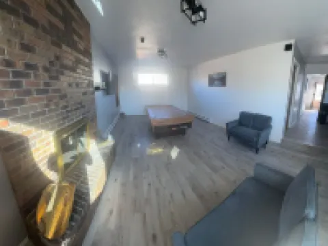 Carroll Park House With Game Room. 3 BR 2 Bath Fully Renovated Near Park Hotels in Alamosa