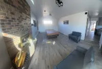 Carroll Park House With Game Room. 3 BR 2 Bath Fully Renovated Near Park Hotels in Alamosa