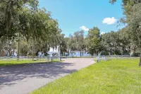 Charming Villa near Disney, pool, 4 beds, sleeps 5