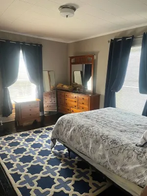 Charming 4-bedroom house with AC, WiFi in downtown Port Clinton!