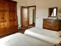 Experience Tuscany:Relaxing Agriturismo villa with Pool Between Siena and Arezzo Hotels in Bucine