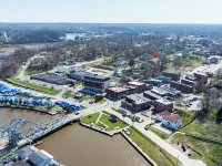 Lakeview Modern Stay Near Beaches, GOTL, and Spire Hotels in Ashtabula
