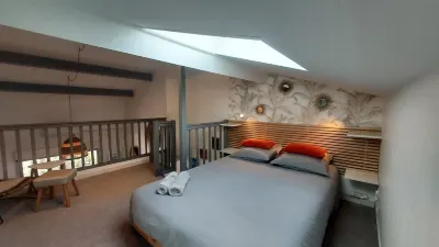 T2 APARTMENT WITH TERRACE SEA VIEW, CLOSED GARAGE, CLOSE TO THE CALANQUES Hotel in zona La Ciotat Station