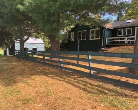 Charming Rhinebeck Cottage, 5 min. from town, King Bed! Hotels in Rhinebeck