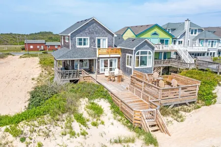 Oceanfront 5 bedroom in Nags Head, NC Outer Banks. Art lovers home.