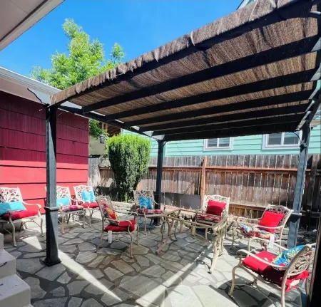 Stylish Mid Century Modern- 1 Hour from Oregon Coast Отели рядом с достопримечательностью «Уилламетт»