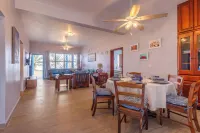 Seafront house in beautiful Corozal Town that sleeps 6 with a fenced-in yard. Hotels in Corozal