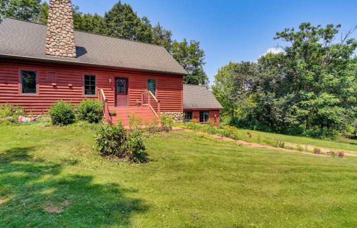 Secluded Ellsworth Apartment - Hiking Nearby!