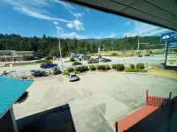 Canadas Best Value Inn and Suites Castlegar - Mountain view