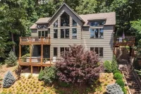 Grand Chalet w/ Hot Tub - Near Wintergreen Resort - 3-Star