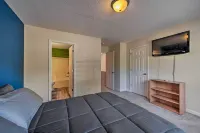 Cozy Greensboro Townhome ~ 7 Mi to Unc Campus