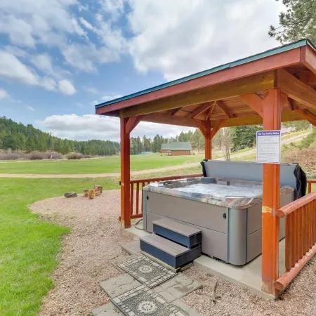 Cabin w/ on-Site Trails - 15 Miles to Mt Rushmore!