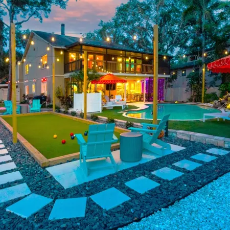 Sara Bay Base Camp: Private Tropical Oasis, Pool, Golf, Bocce, Firepit, PETS Hotels in Whitfield