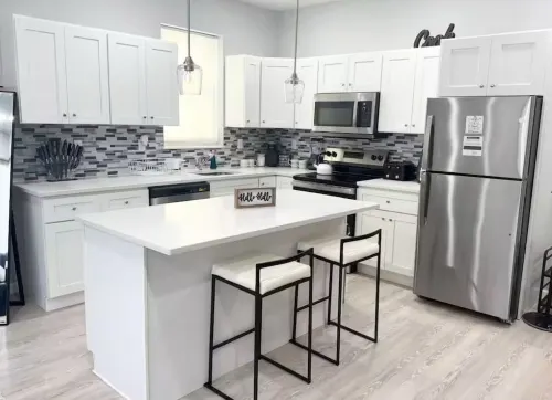 Cozy 3-bedroom apartment in lovely Paterson with AC, WiFi Hotels in Paterson