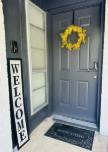 Renovated retreat 5 minutes or less from hospitals, highways, & foodie markets!