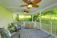 Best Getaway for 2 w/ Own Creek & Hot Tub - Wifi