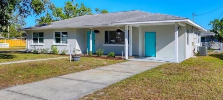 Charming, Near Beaches, and LECOM Park Hotels in Bradenton