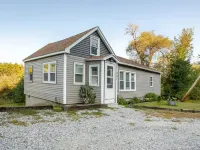 3-bedroom house in charming Meredith with WiFi, AC. Enjoy your stay Hotels in Meredith