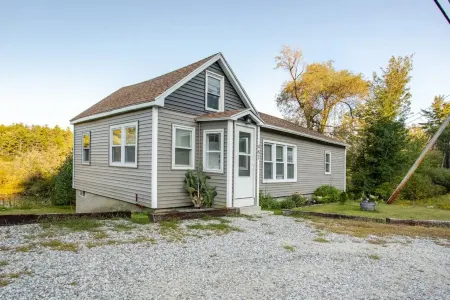 3-bedroom house in charming Meredith with WiFi, AC. Enjoy your stay